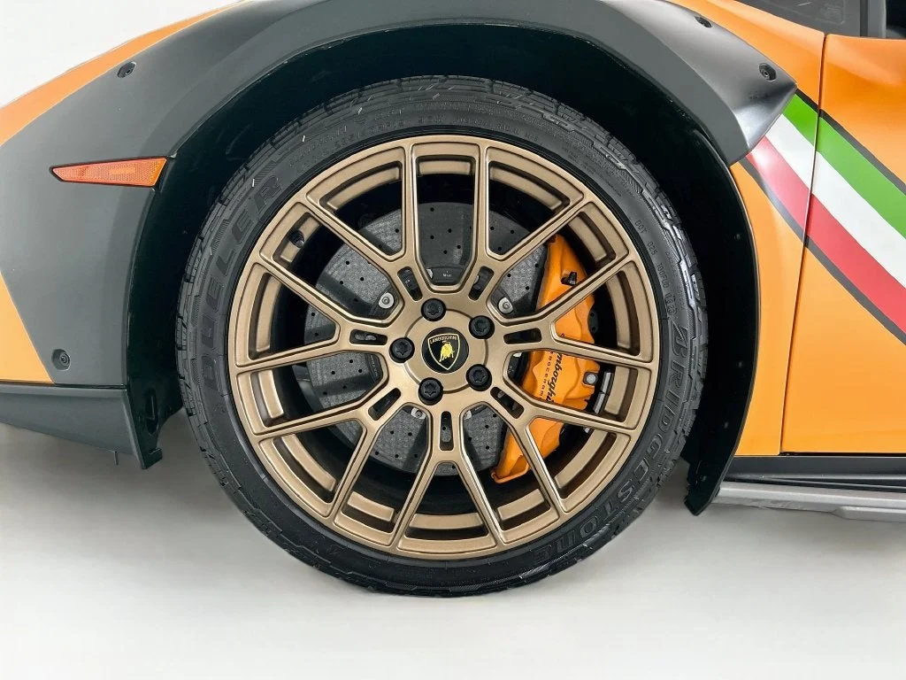 Used 2023 Orange Lamborghini  image 25