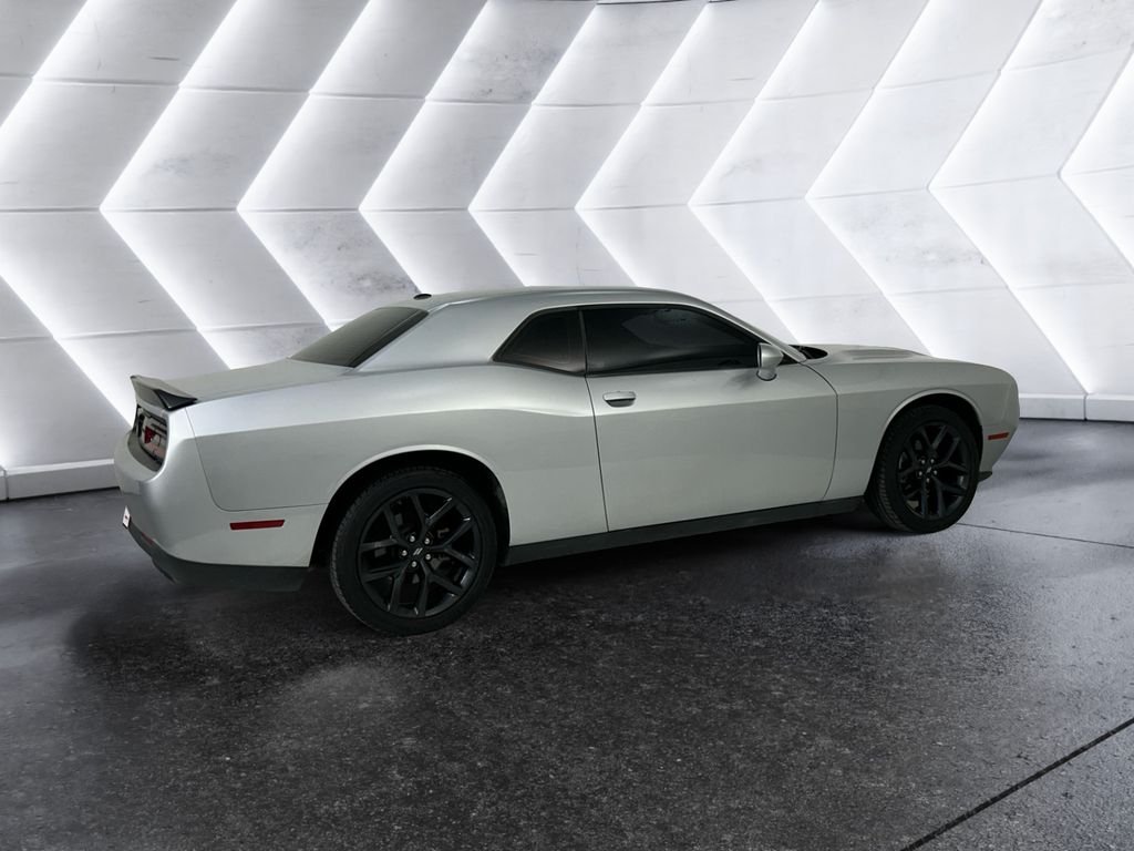 Used 2023 Silver Dodge SXT image 4
