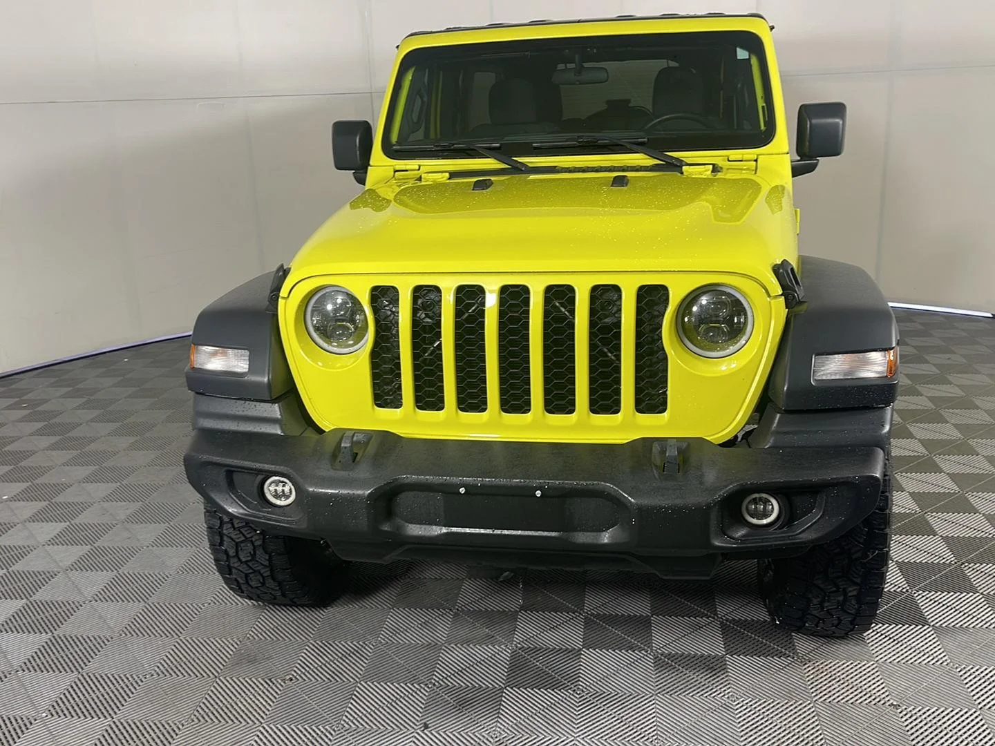 Used 2024 High Velocity Clearcoat Jeep Sport image 3