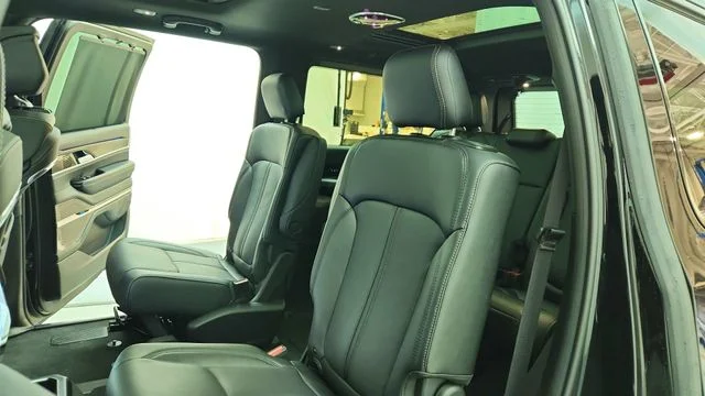 New 2026 High Gloss Black Exterior Paint Jeep Summit Obsidian image 20
