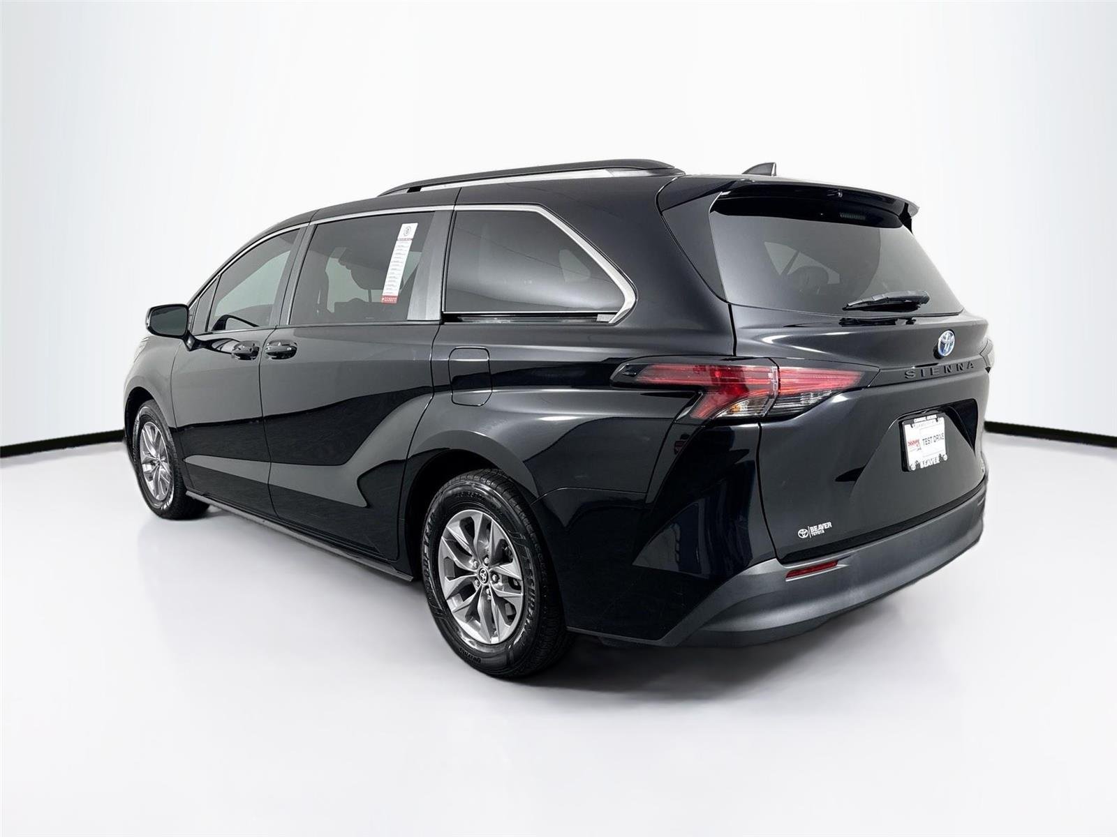 Used 2022 Midnight Black Metallic Toyota LE image 11