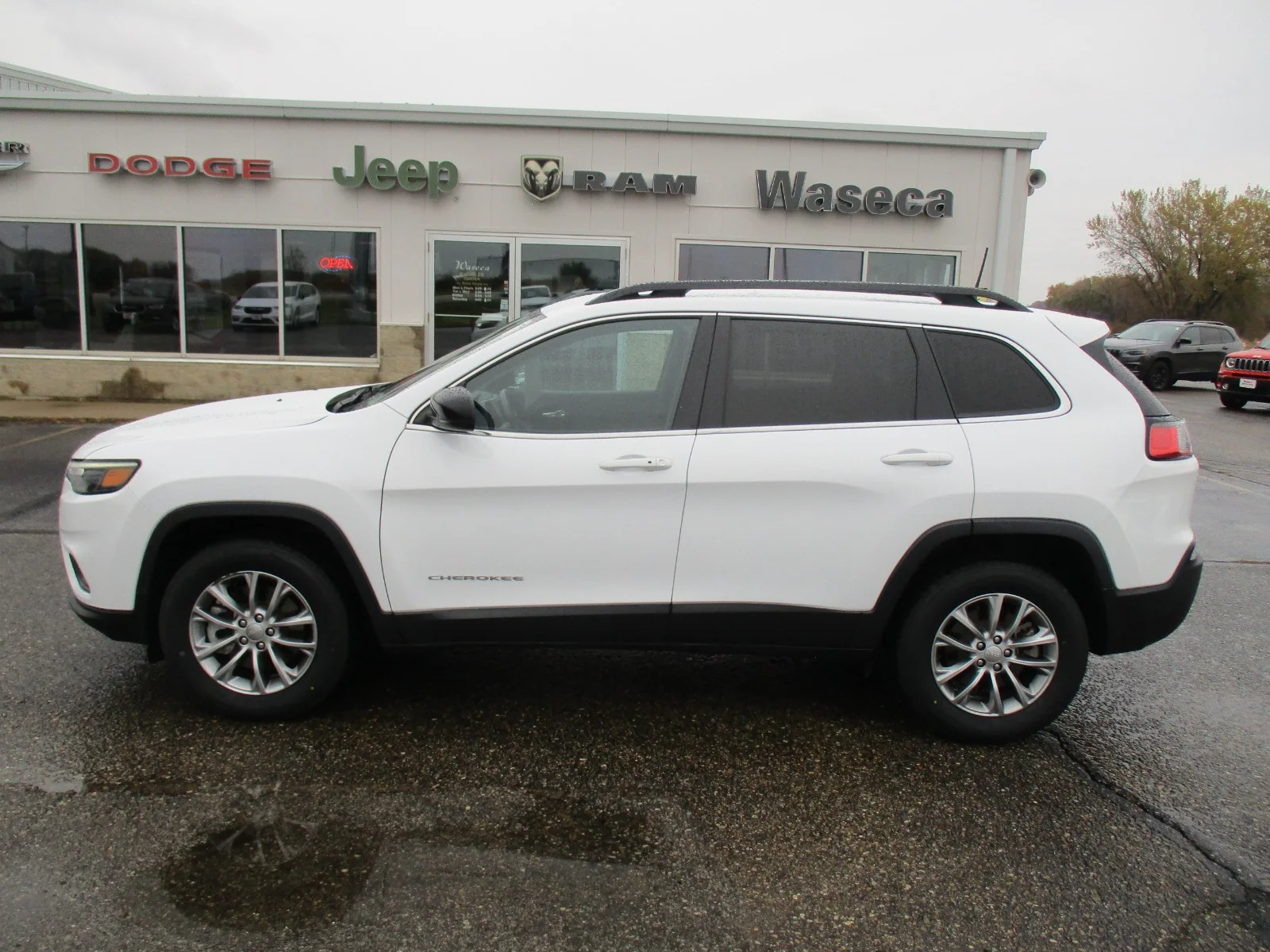 Used 2022 Jeep Cherokee Latitude Lux with VIN 1C4PJMMX9ND505481 for sale in Waseca, Minnesota