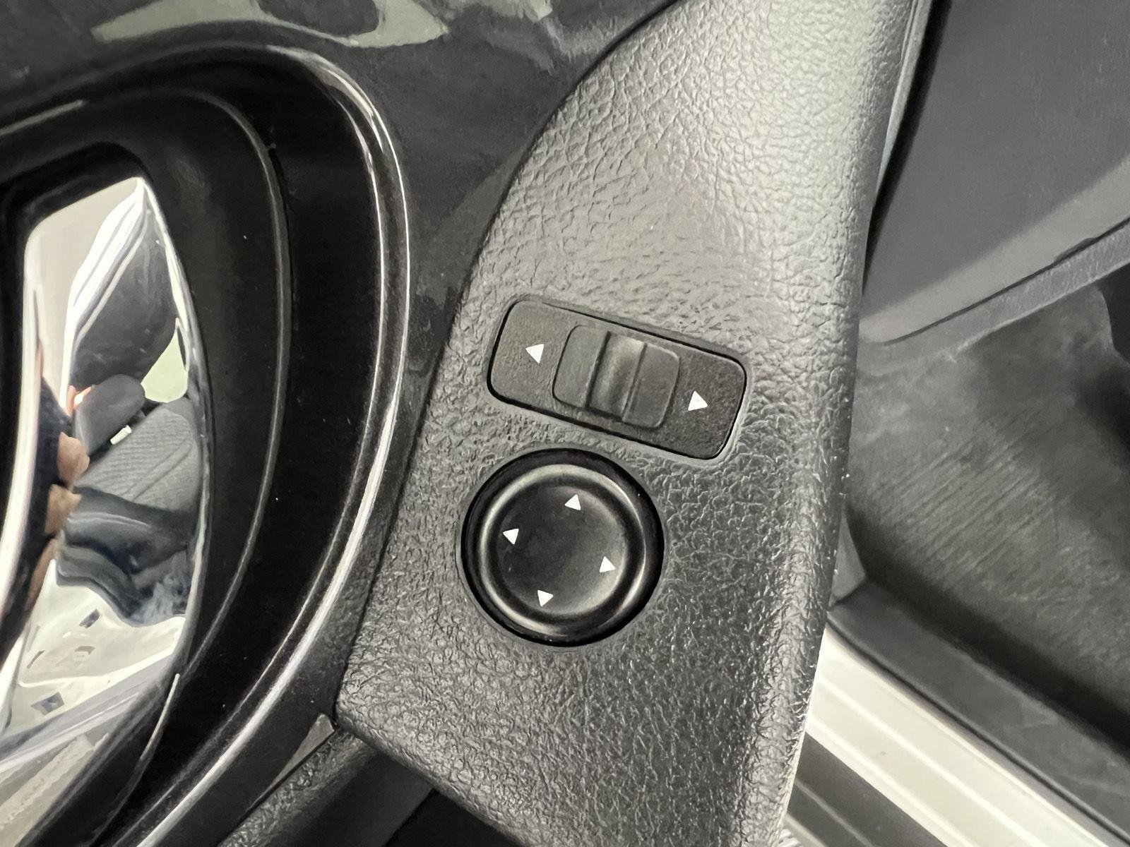Used 2020 Pearl White Tricoat Nissan SV image 15