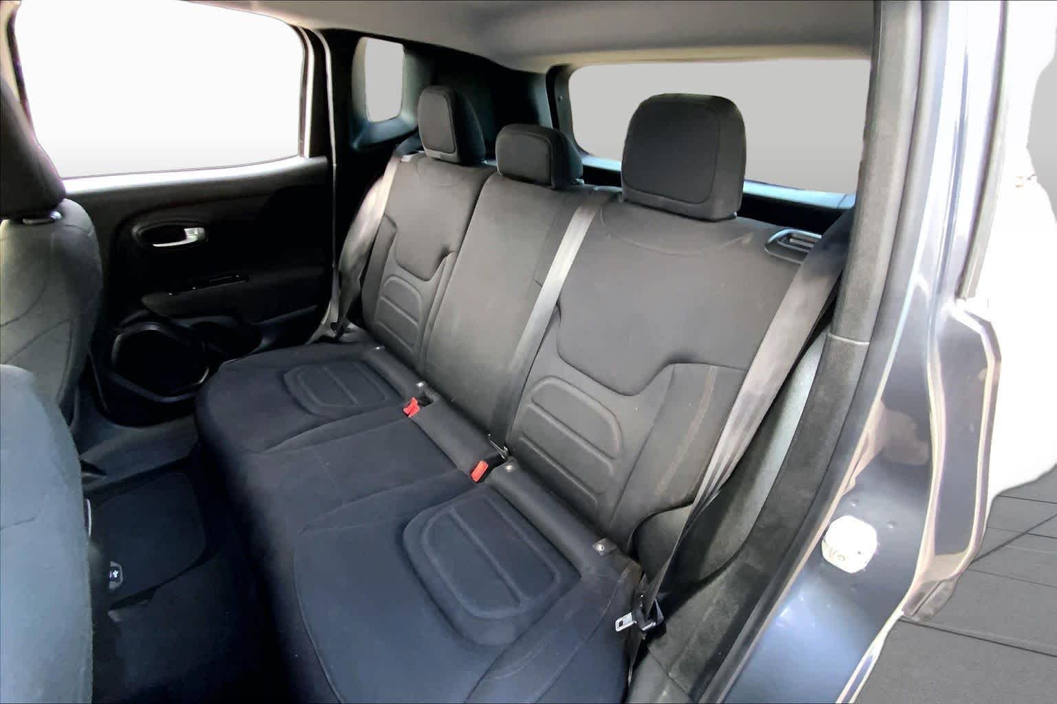 Used 2021 Graphite Gray Jeep Latitude image 21