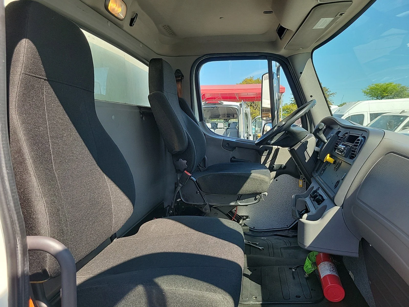 Used 2019 White Freightliner  image 16