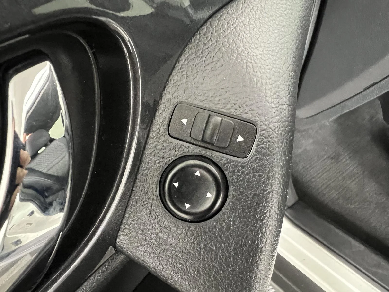 Used 2020 Pearl White Tricoat Nissan SV image 15