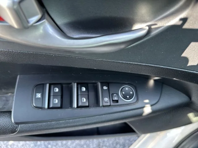 Used 2021 White Kia LXS image 17