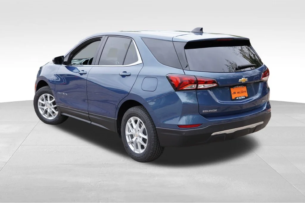 Used 2024 Lakeshore Blue Metallic Chevrolet LT image 7