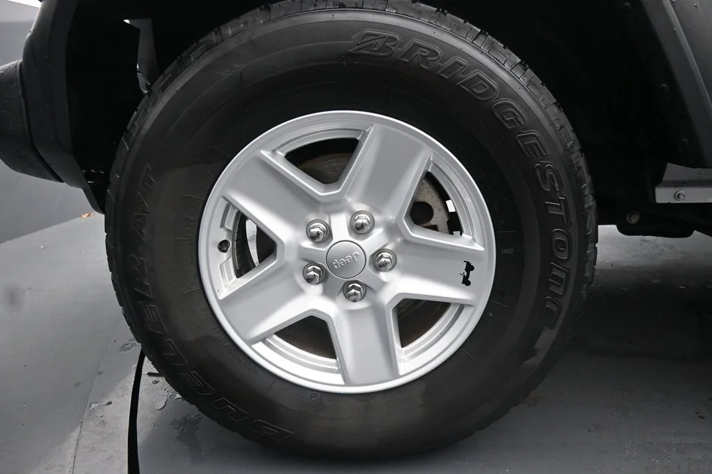 Used 2020 Silver Jeep Sport image 14
