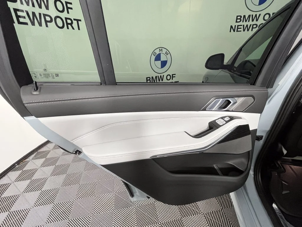 Used 2024 Gray Metallic BMW xDrive40i image 28