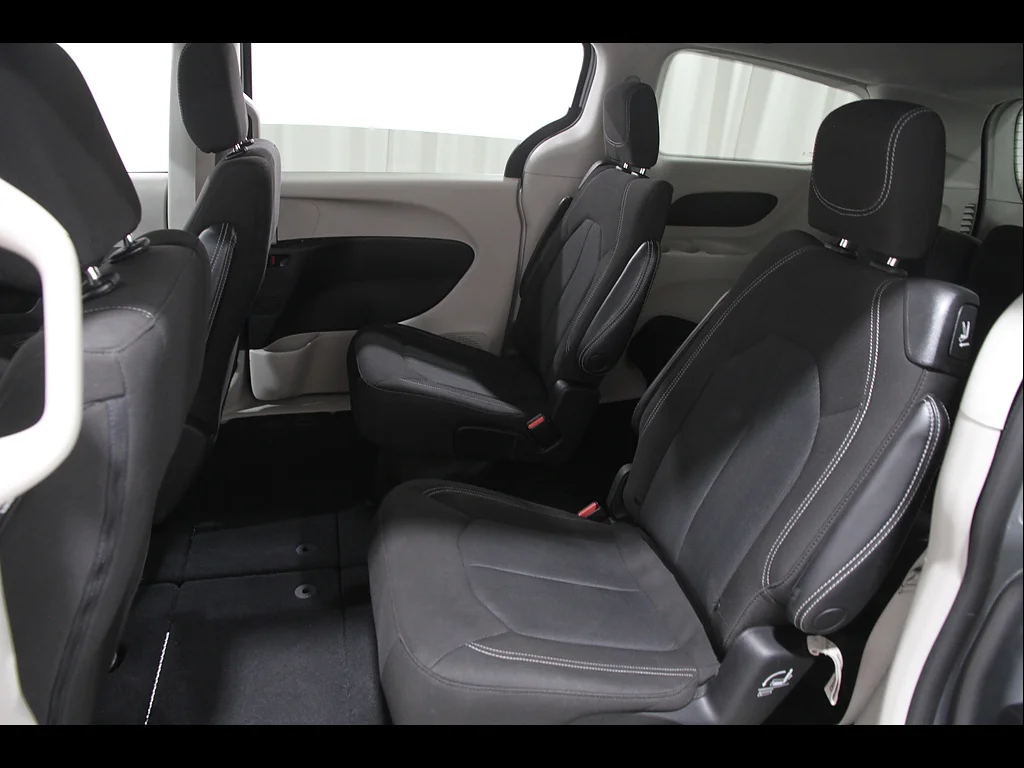 Used 2023 Silver Mist Clear Coat Chrysler LX image 19