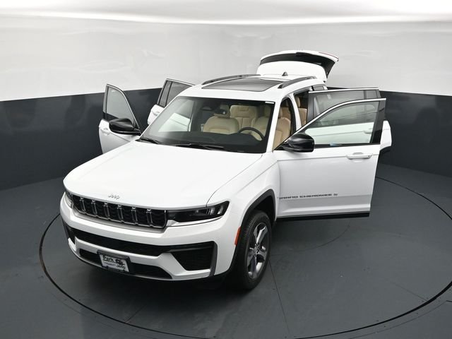 New 2026 Bright White Clear-Coat Exterior Paint Jeep Limited image 29
