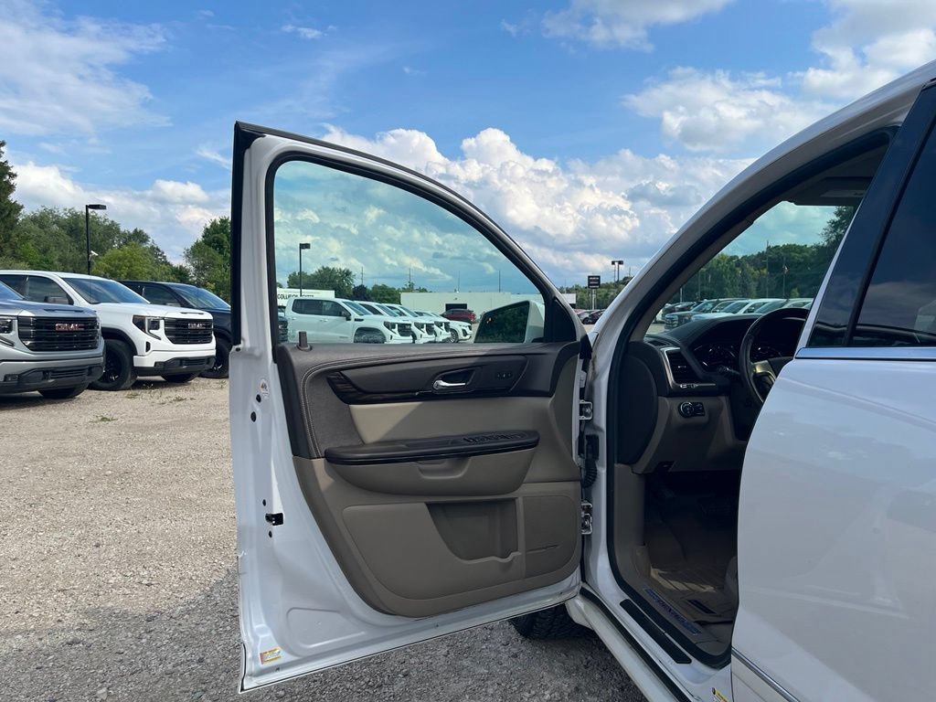 Used 2016 WHITE FROST TRICOAT GMC Denali image 15