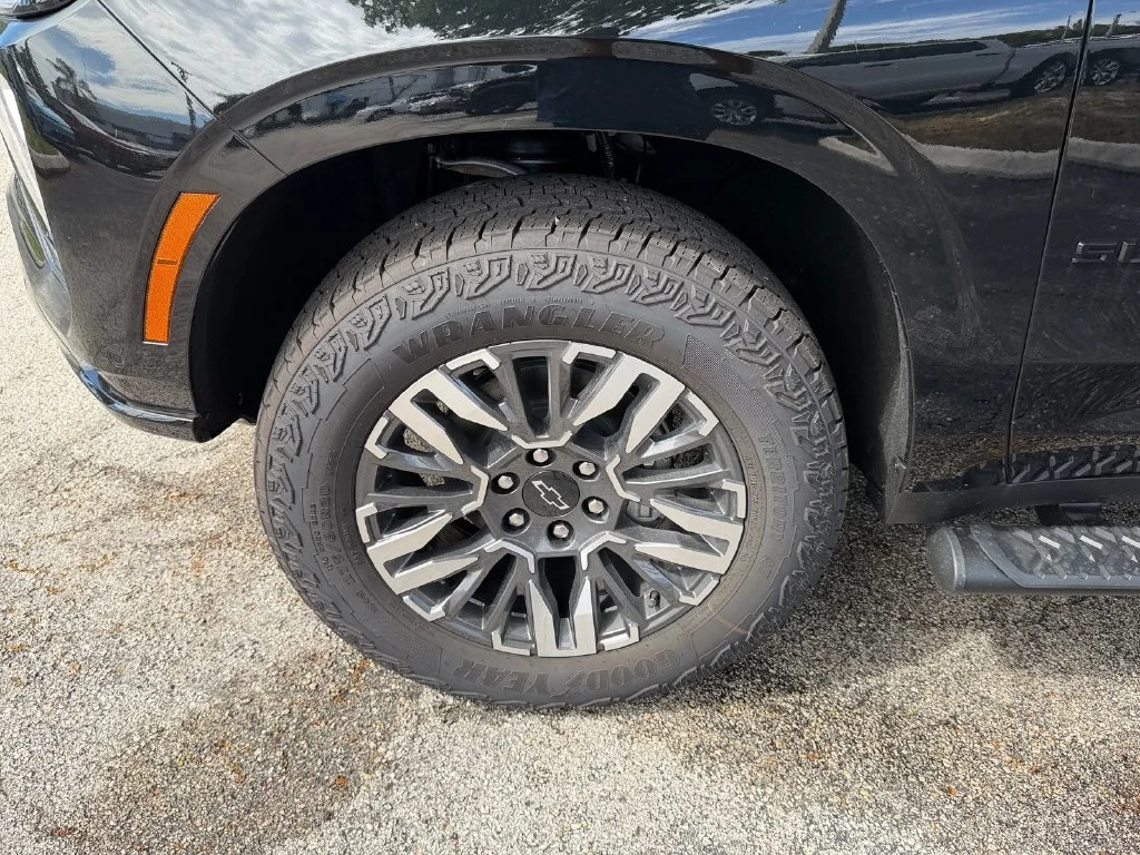 2026 Chevrolet Suburban Z71 - Photo 18