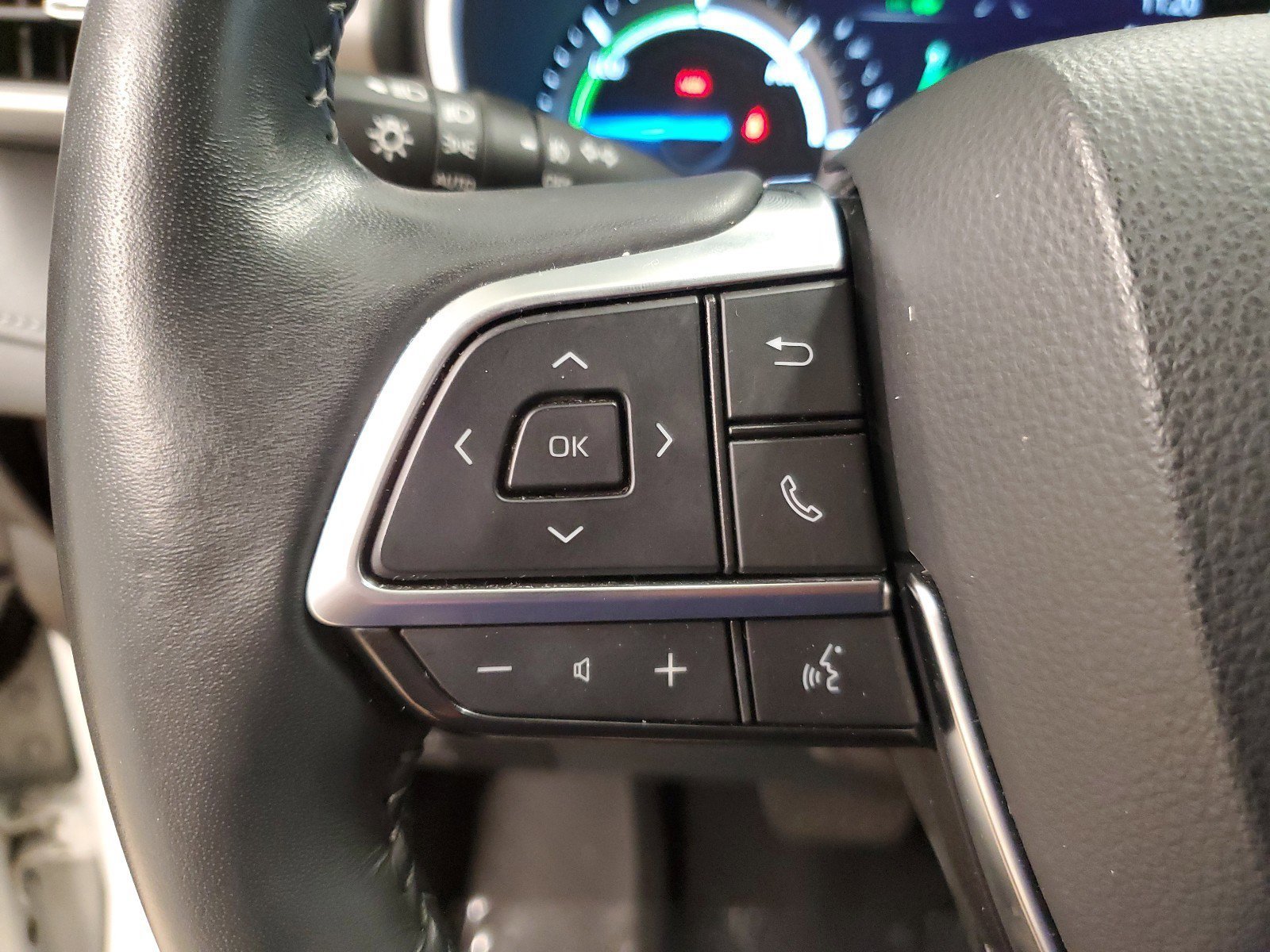 Used 2021 Blizzard Pearl Toyota Hybrid XLE image 27