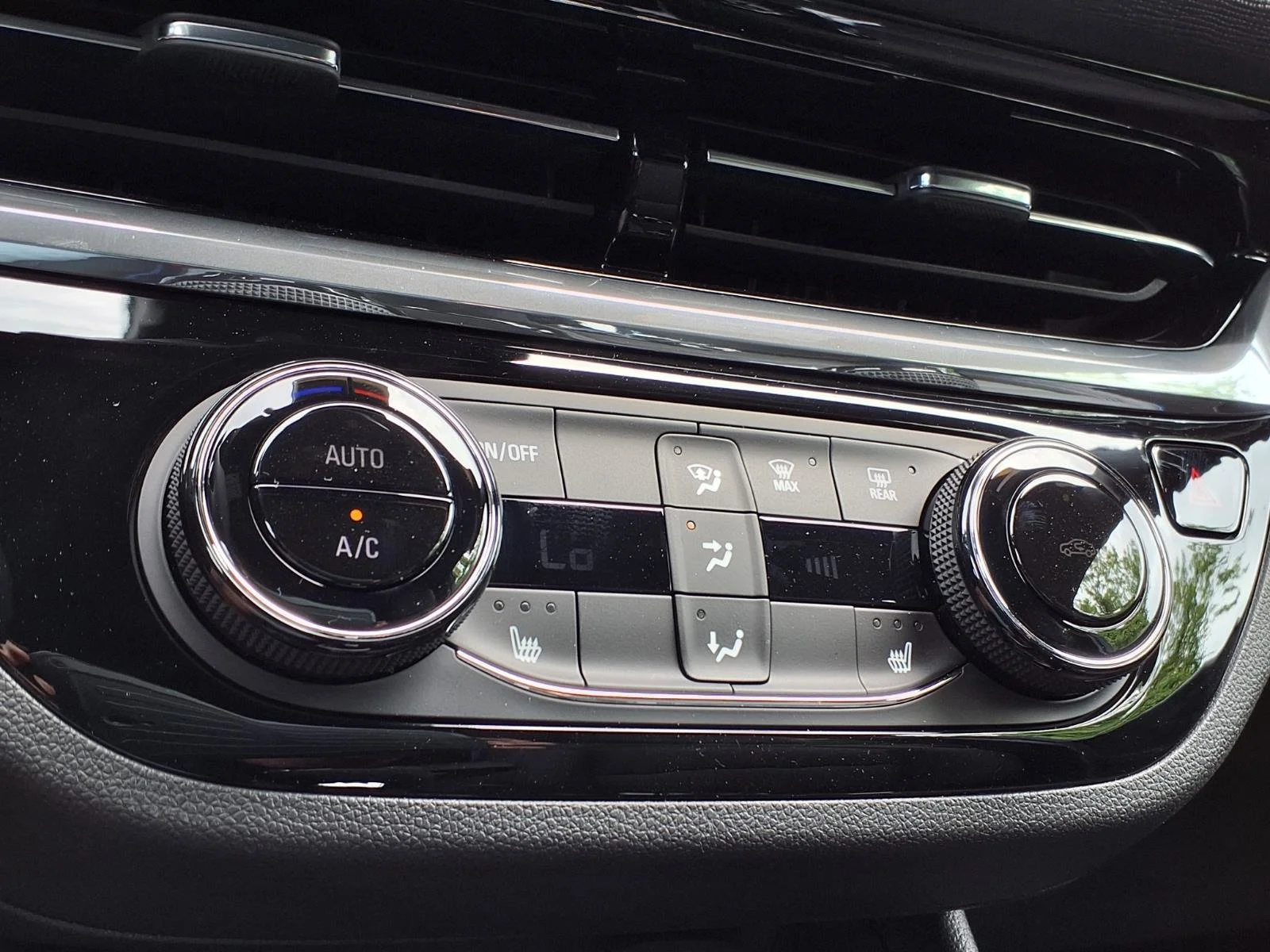 2026 Buick Envista Sport Touring - Photo 5