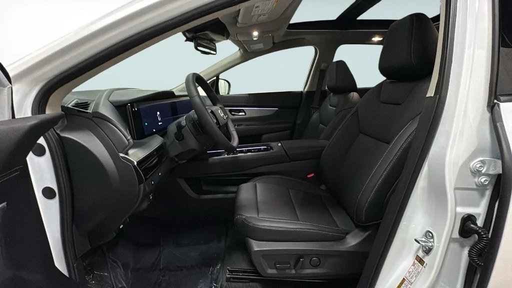 New 2026 White Nissan SL image 6
