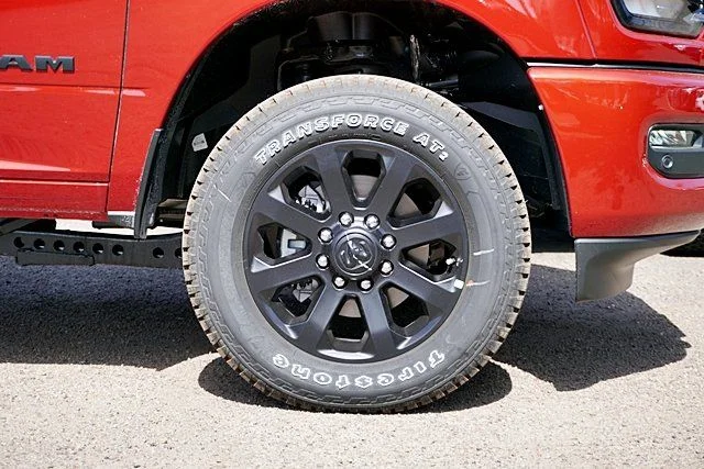 New 2026 Molten Red Pearl-Coat Exterior Paint RAM Big Horn image 8