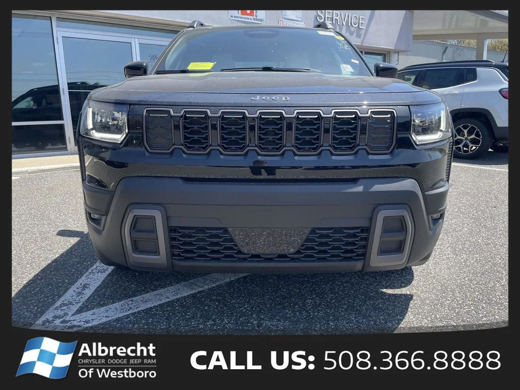 New 2026 Diamond Black Crystal Pearl-Coat Exterior Paint Jeep Laredo image 8