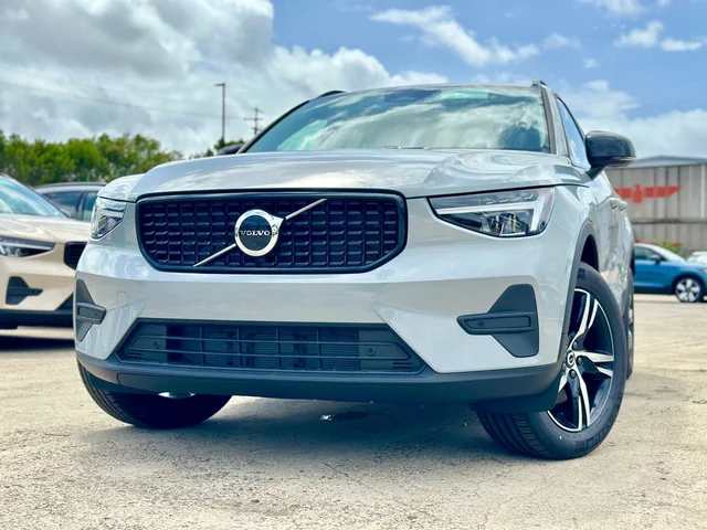 2026 Volvo XC40 B5 Core