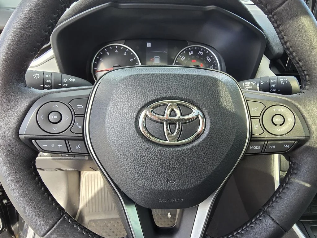 Used 2022 Midnight Black Metallic Toyota XLE Premium image 12