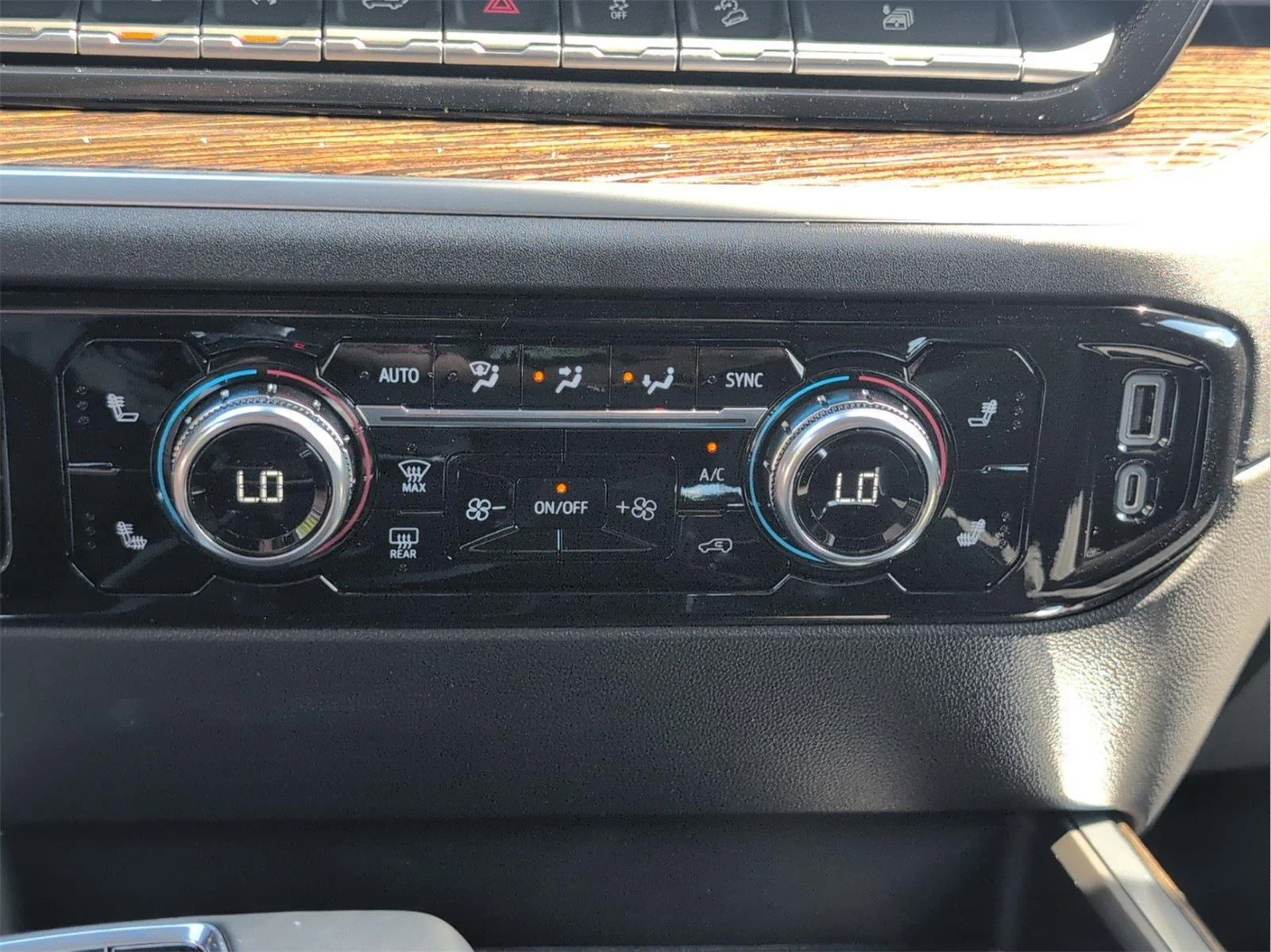 New 2026 Summit White GMC Elevation image 9