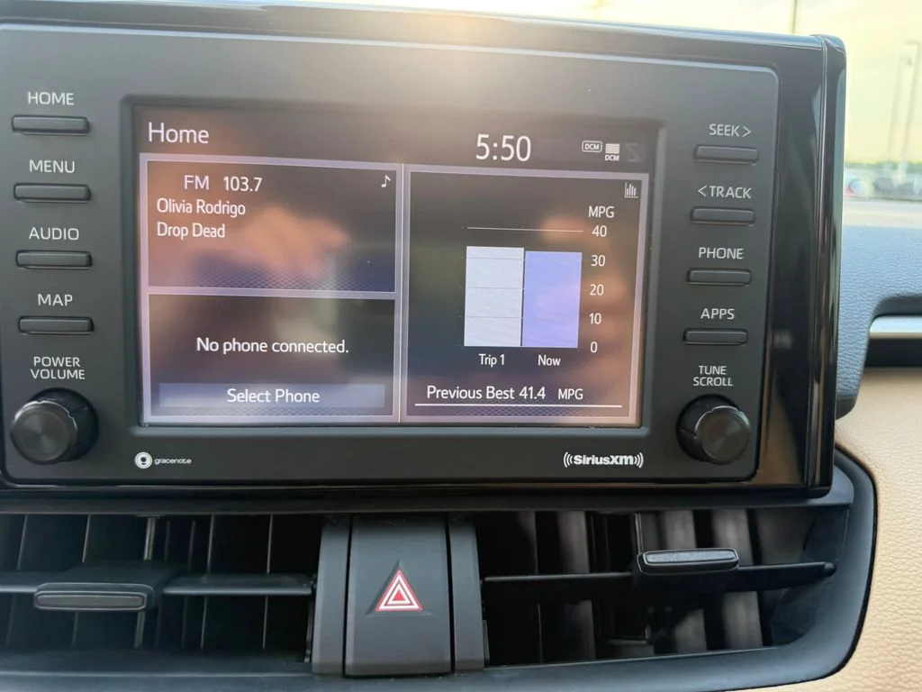 Used 2022 White Toyota XLE image 12
