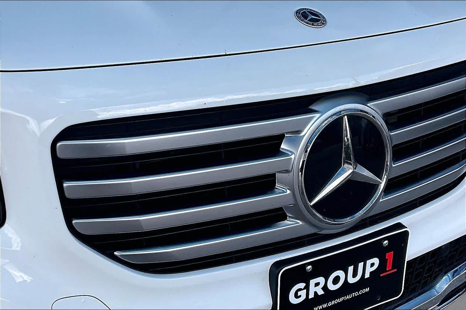Used 2025 Polar White Mercedes-Benz GLB 250 image 32
