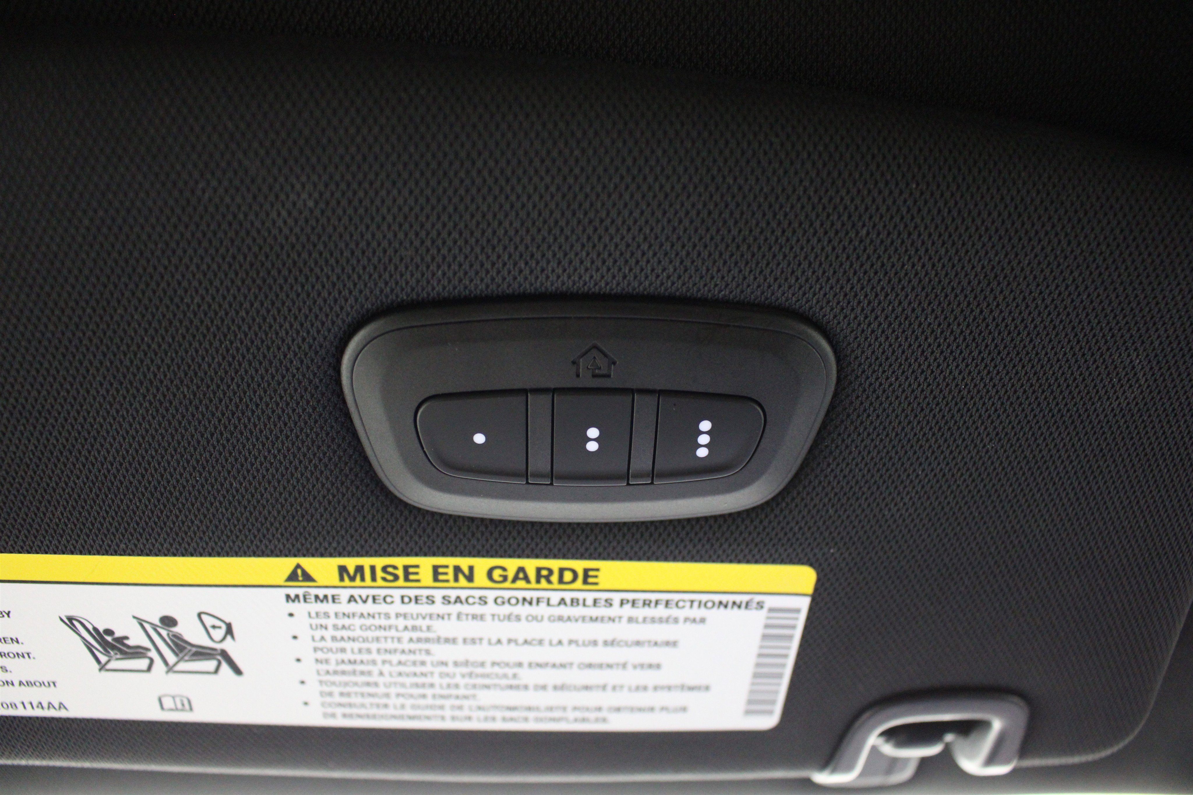 Used 2025 Red Hot Pearlcoat Chrysler Select image 18