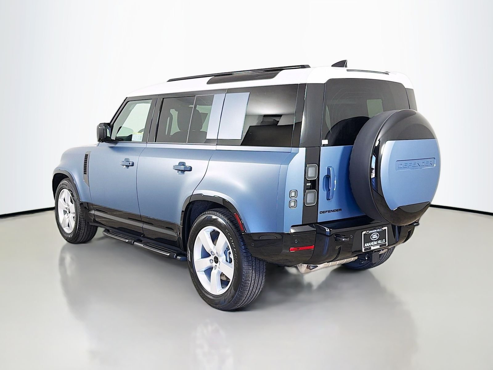 New 2026 Tasman Blue Land Rover X-Dynamic SE image 3
