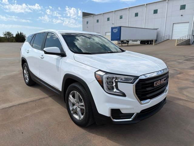 Used 2023 White GMC SLE image 4
