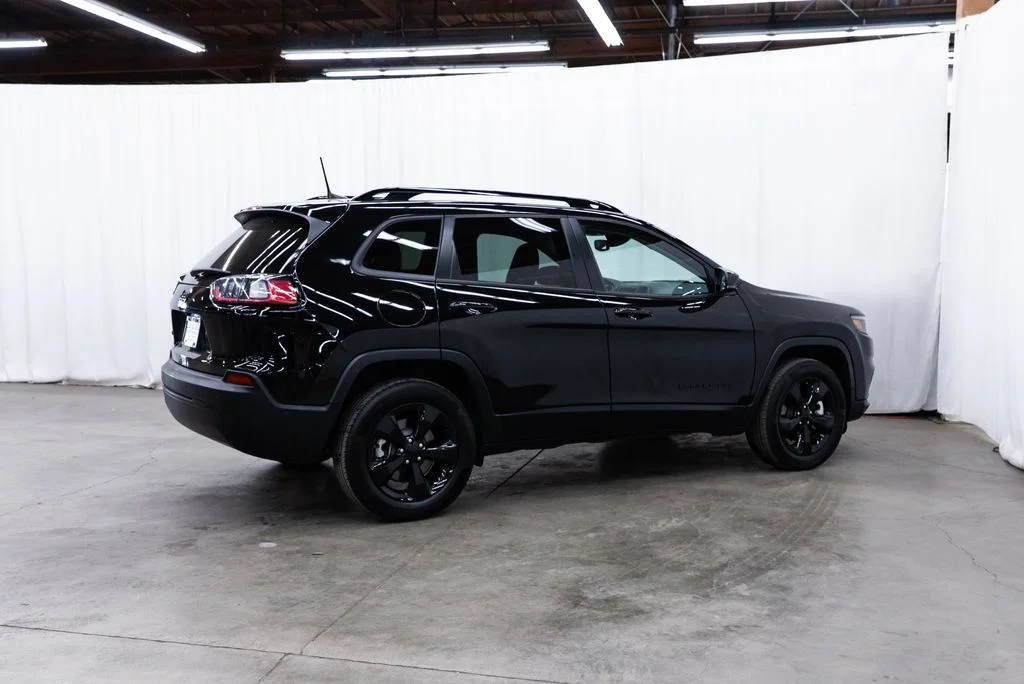 Used 2023 Black Jeep Altitude image 6