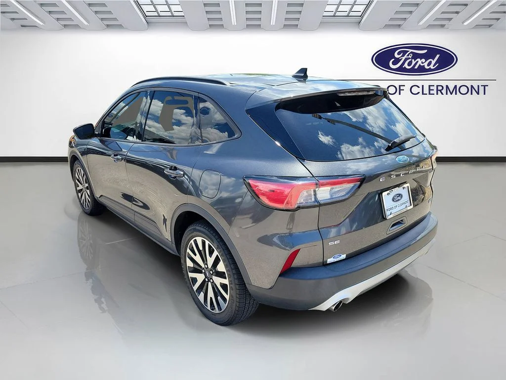 Used 2020 Magnetic Metallic Ford SE Sport image 3