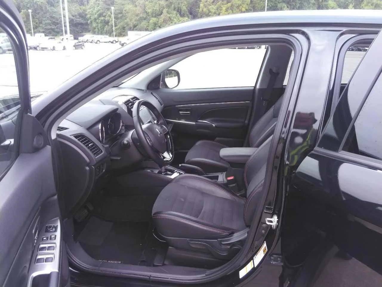 Used 2024 Labrador Black Pearl Mitsubishi SE image 5