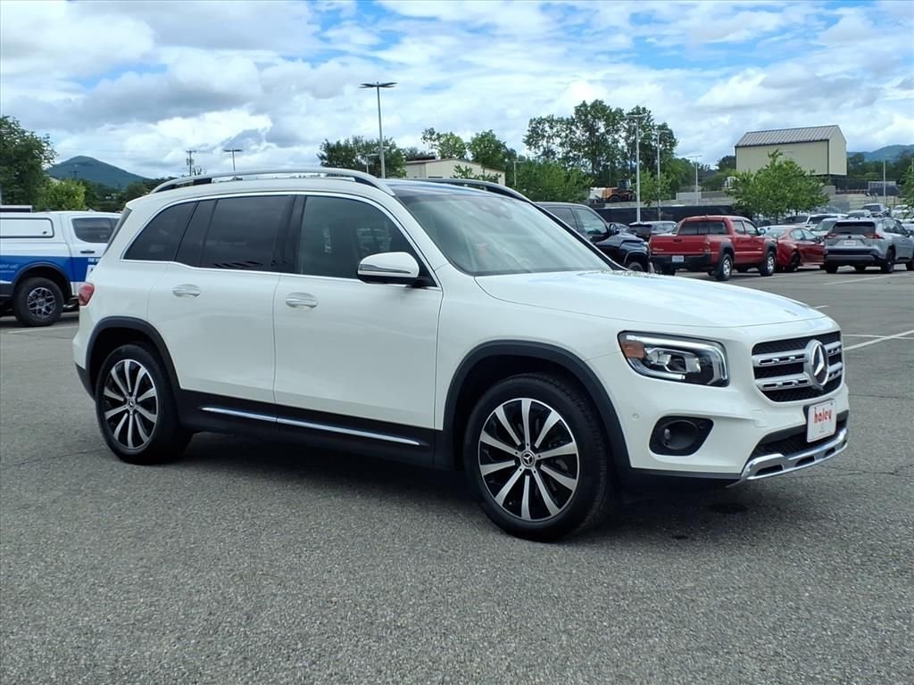 Used 2022 White Mercedes-Benz GLB 250 image 2