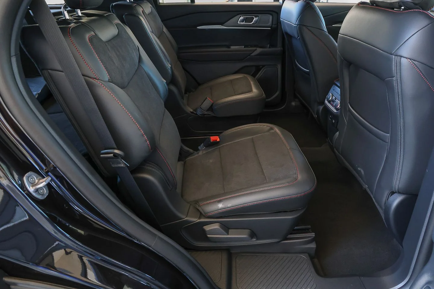 New 2026 Agate Black Metallic Ford ST image 40