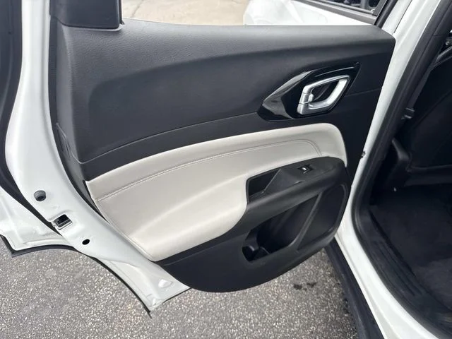 Used 2025 White Jeep Limited image 21