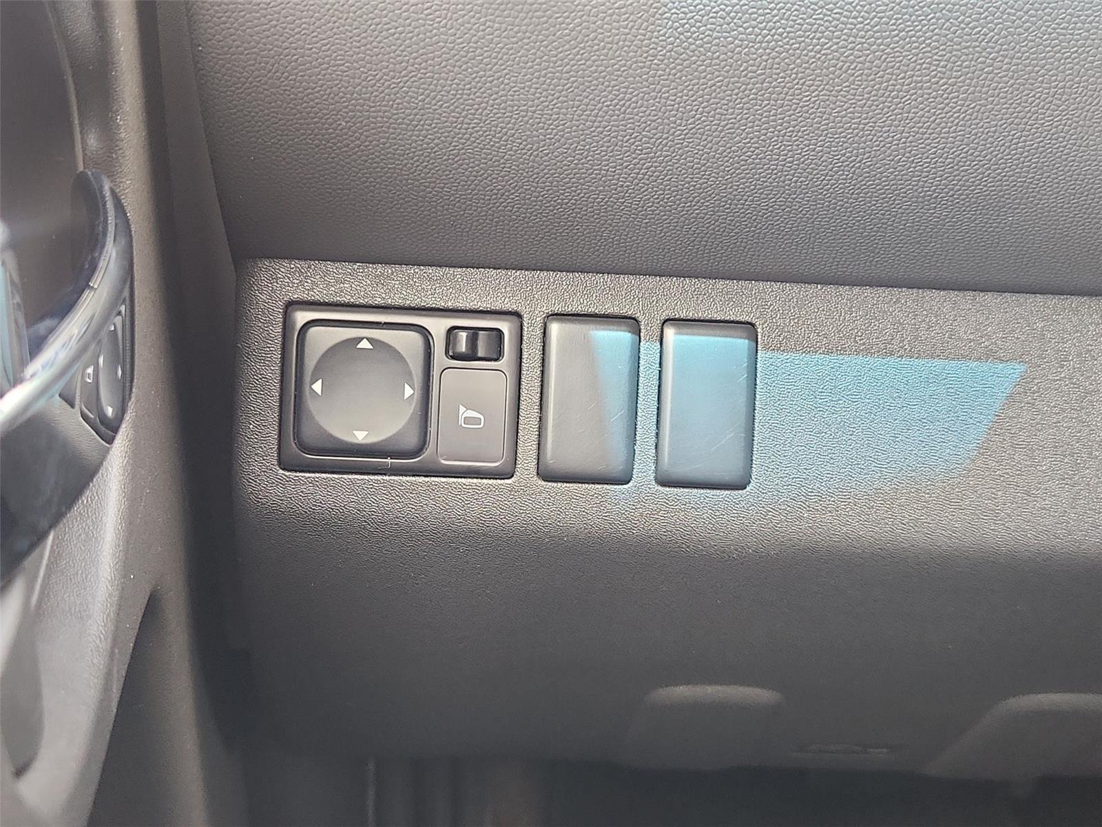 Used 2010 Silver Nissan S image 15
