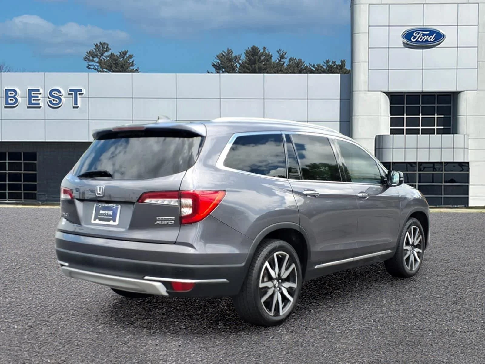 Used 2022 Modern Steel Metallic Honda Touring 8-Passenger image 7