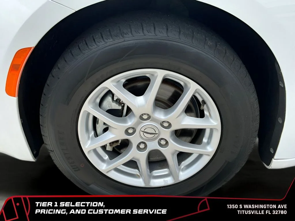 Used 2023 White Chrysler LX image 33