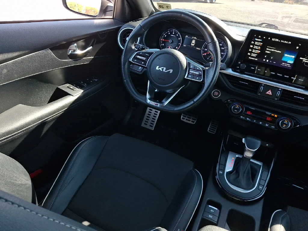 Used 2024 White Kia GT-Line image 15