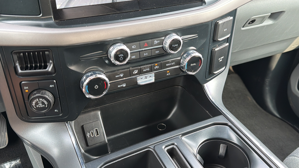2025 Ford F-150 XLT - Photo 27