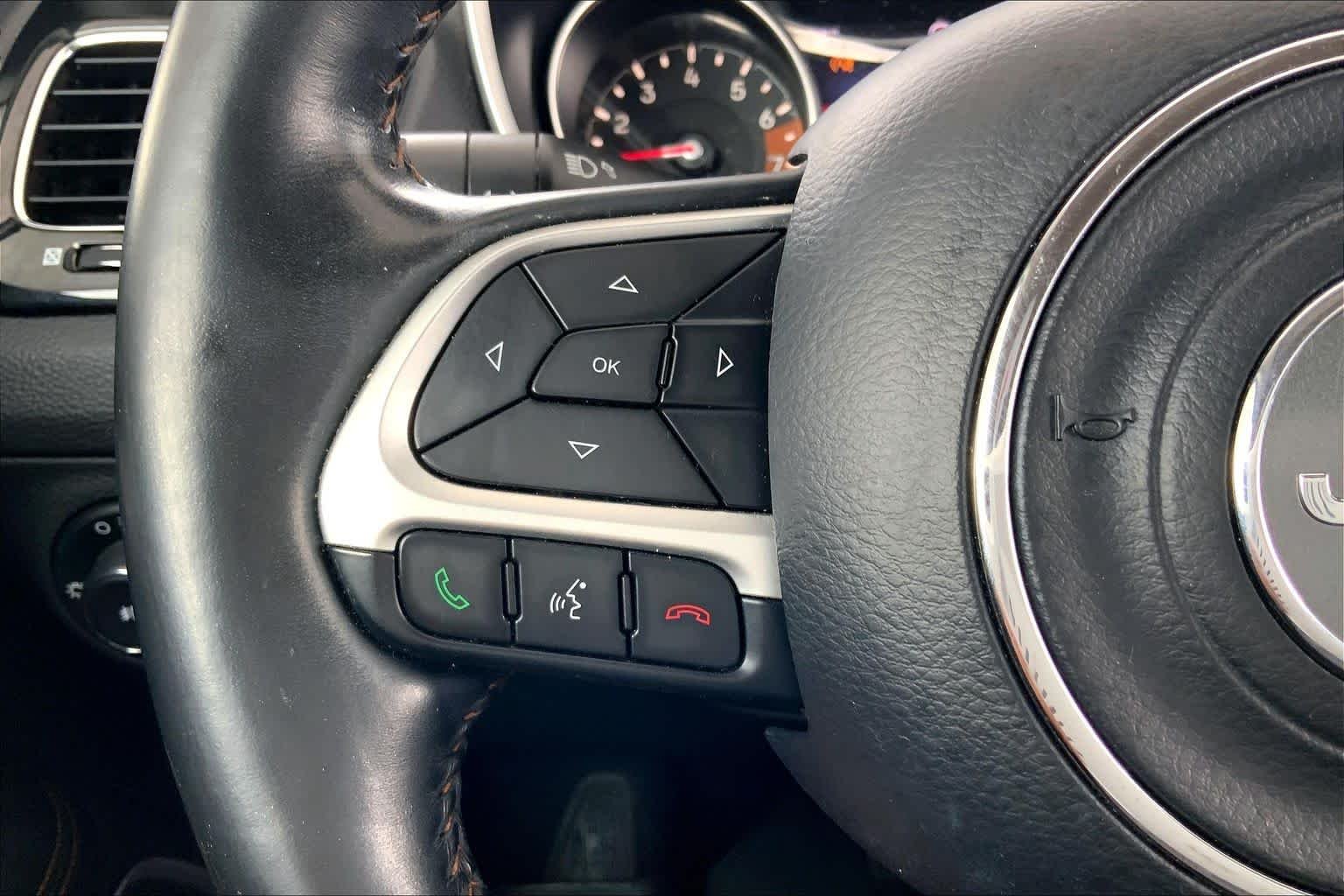 Used 2018 Diamond Black Crystal Pearlcoat Jeep Limited image 23