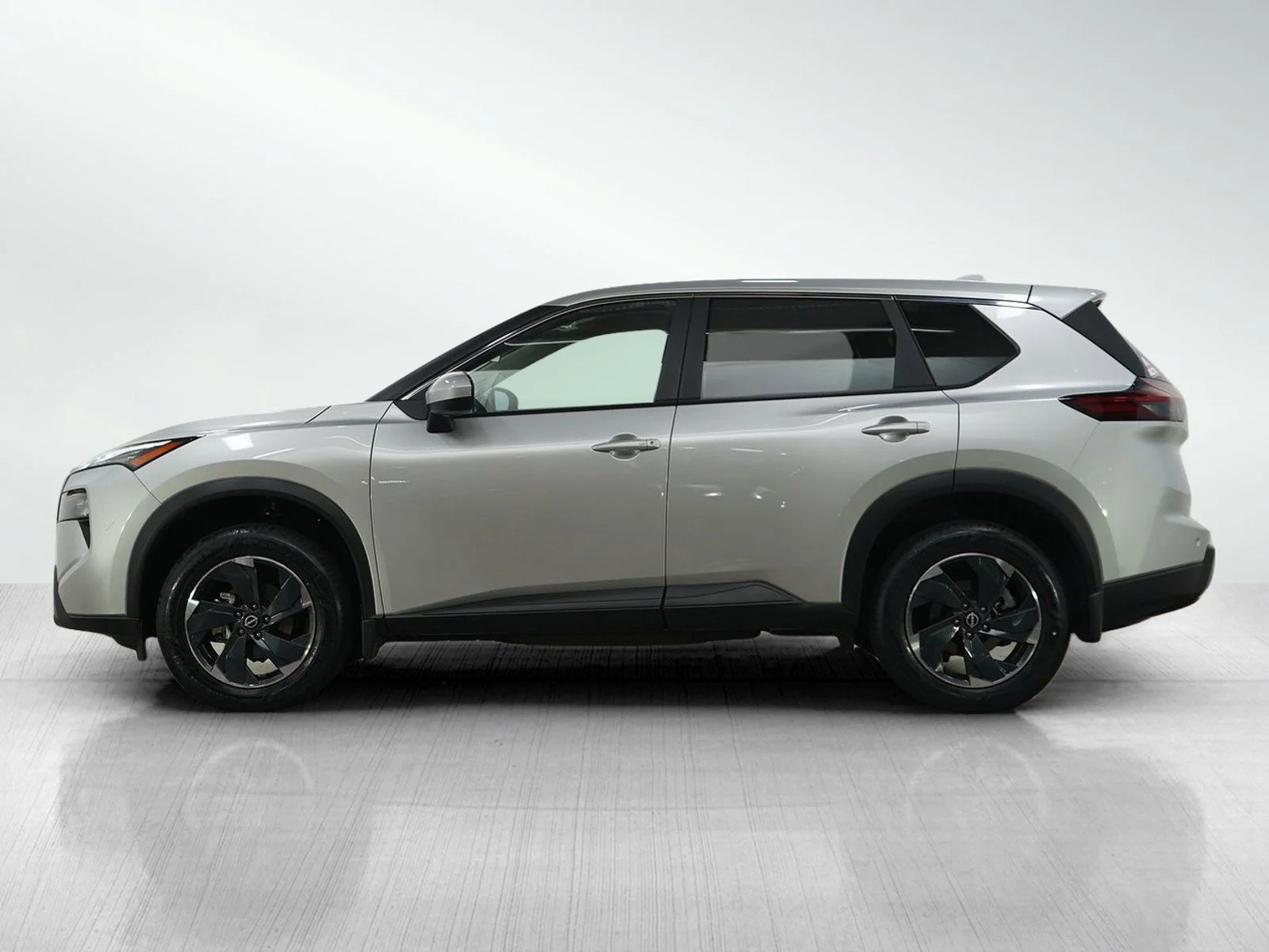 Used 2025 Nissan Rogue SV with VIN JN8BT3BB4SW414581 for sale in Minneapolis, Minnesota
