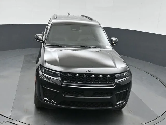 New 2026 Diamond Black Crystal Pearl-Coat Exterior Paint Jeep Altitude image 40