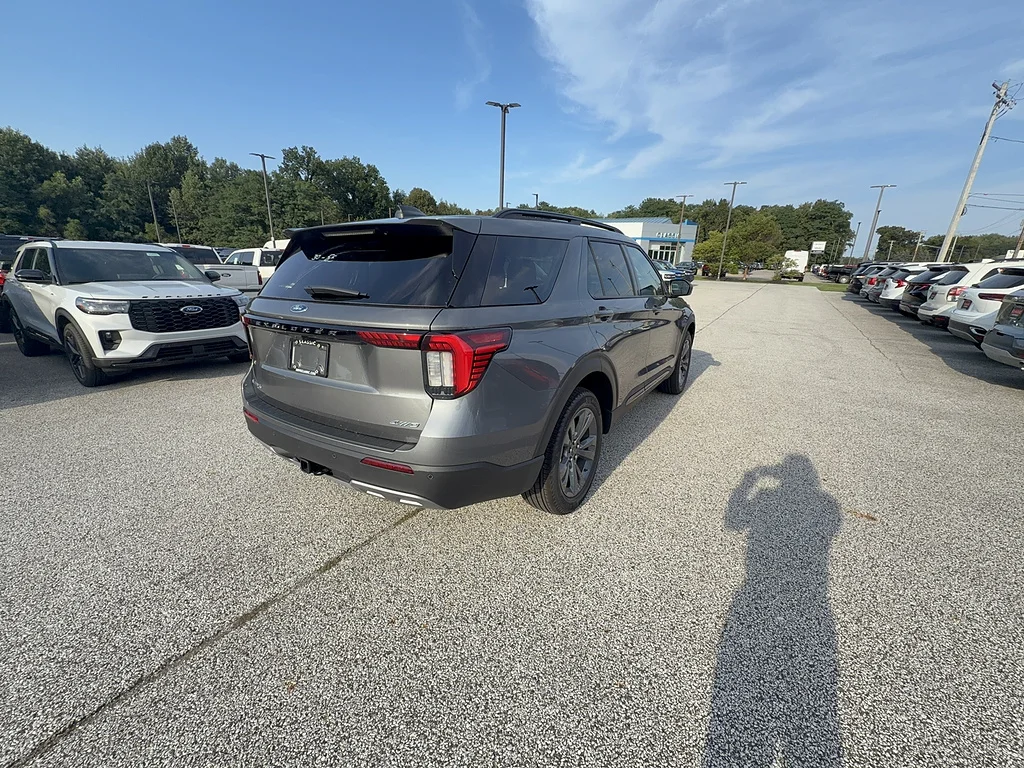 New 2026 Carbonized Gray Metallic Ford Active image 7