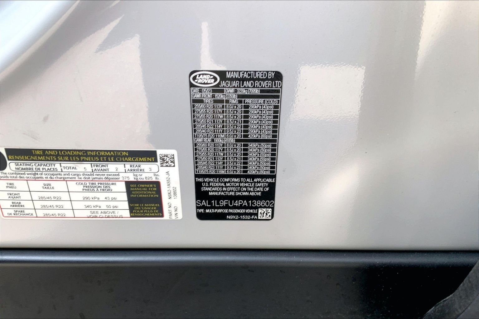 Used 2023 Borasco Gray Metallic Land Rover SE Dynamic image 4