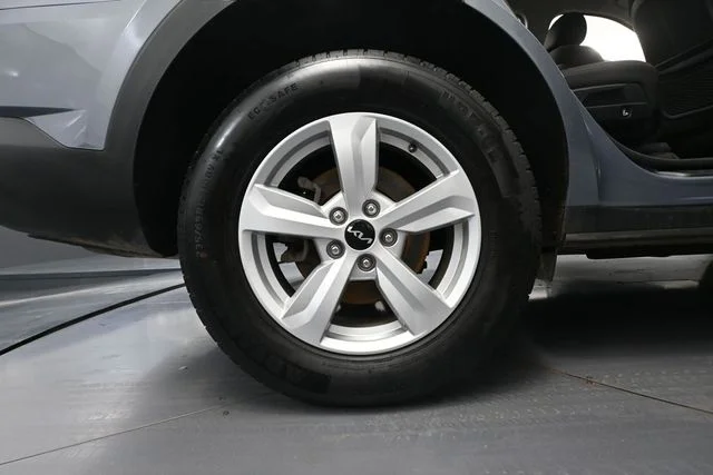 2023 Kia Sorento LX - Photo 14