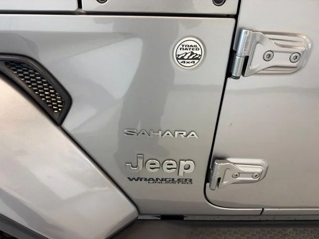 Used 2020 Silver Jeep Unlimited Sahara image 9