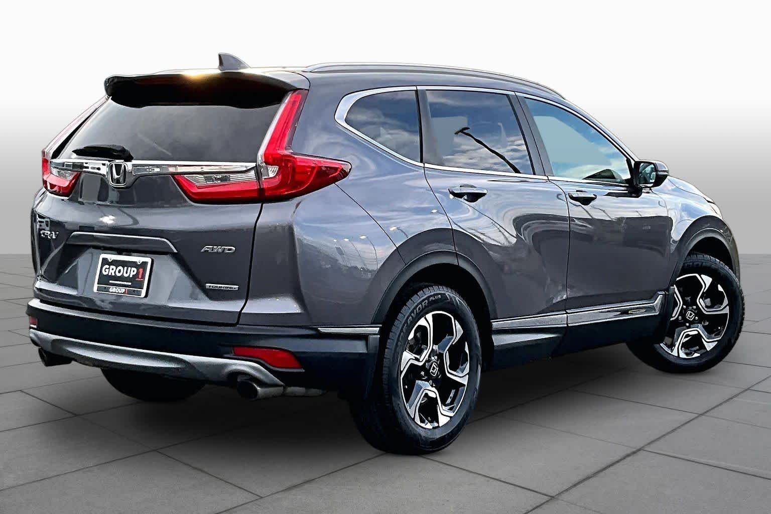 Used 2017 Modern Steel Metallic Honda Touring image 13